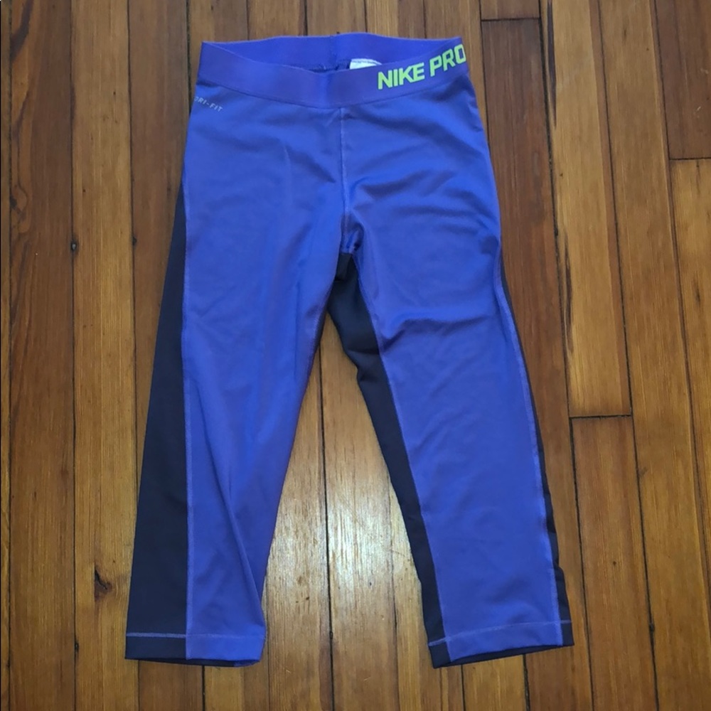 Cropped Nike Pro Leggings